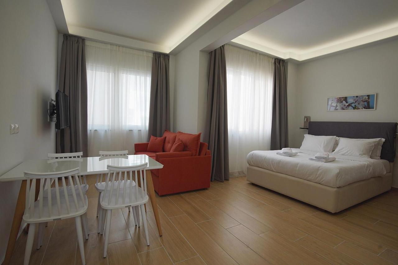 Tip - Top Suites เอเธนส์ ภายนอก รูปภาพ